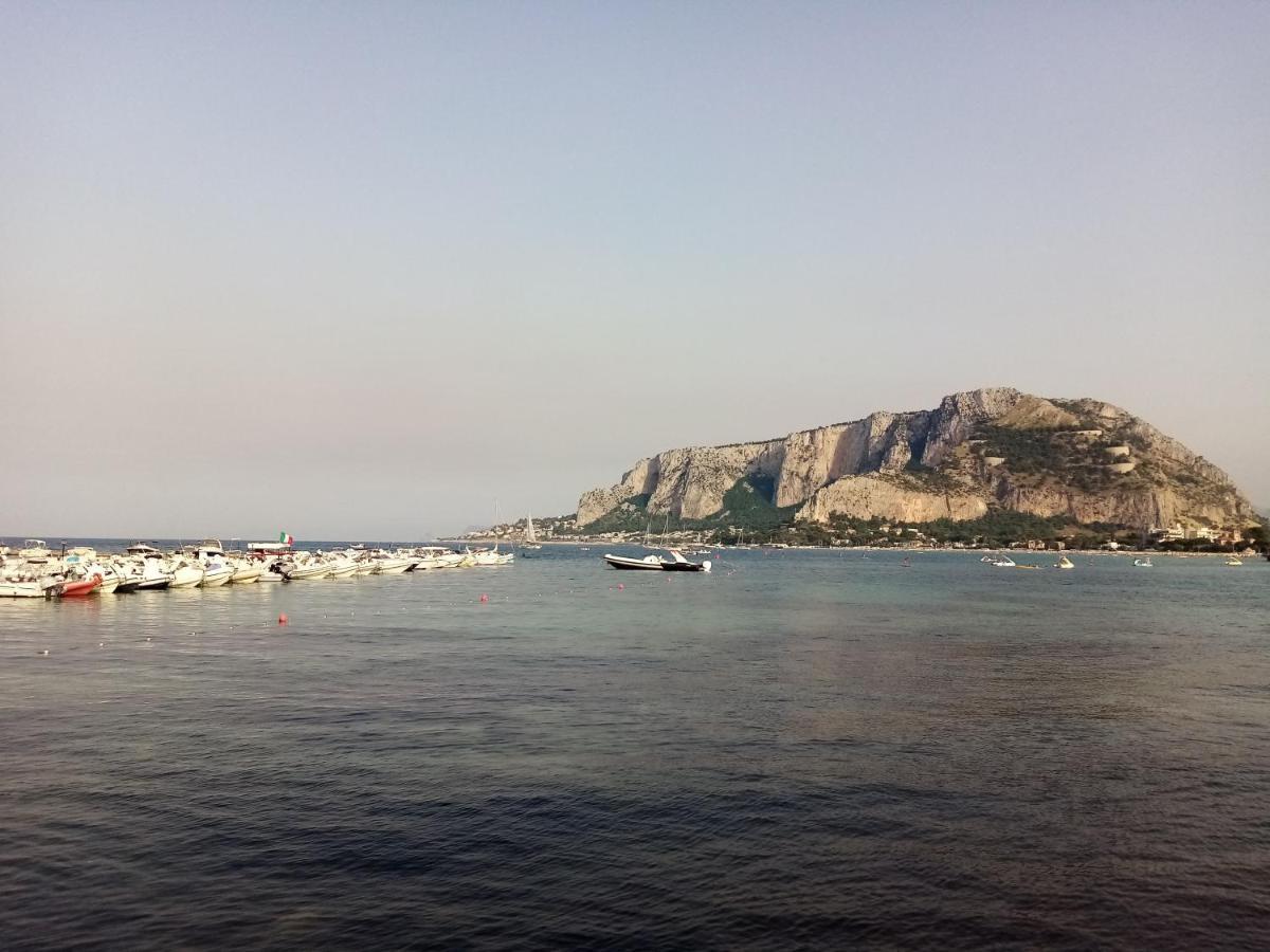 Casa Rosamarina Lägenhet Mondello Exteriör bild